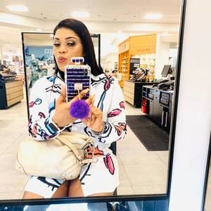 Meet your Posher, Esmeralda